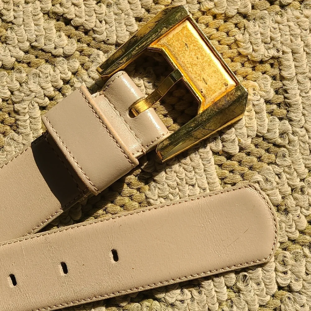 Vintage 1988 Liz‎ Claiborne Leather Cream Belt VTG Gold Buckle M